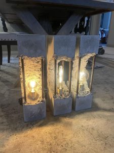 Lámpara de Mesa Industrial "Brutal" - Cemento y Hierro